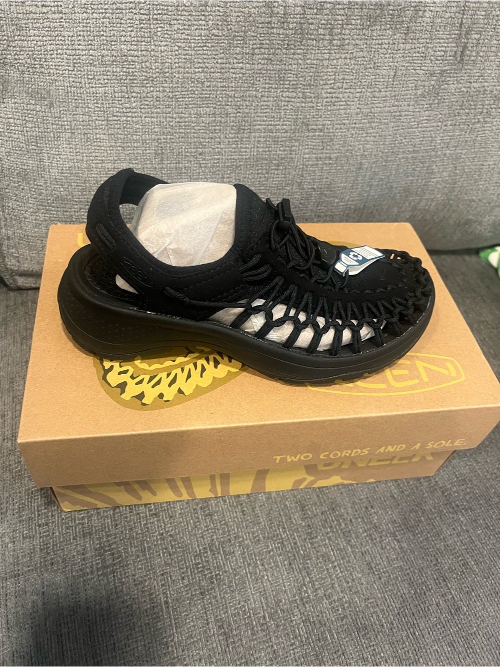 KEEN Uneek sandals Astoria women’s 5 M NWT black